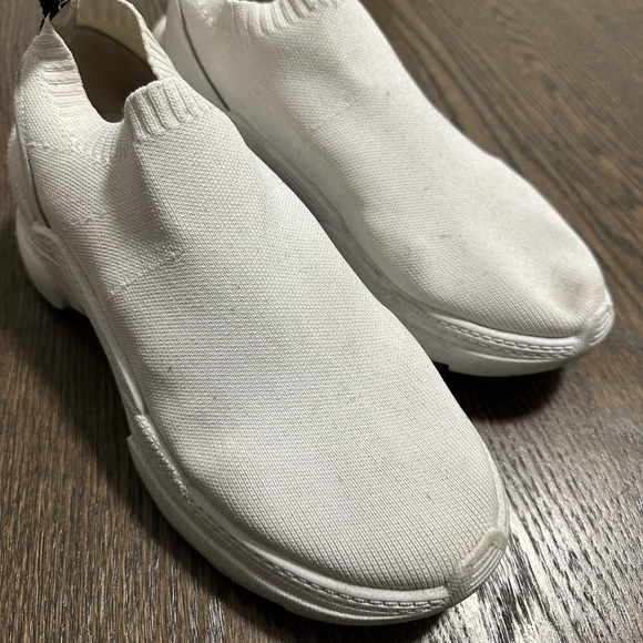 Schutz White Ladies Knit Slip-On Sneaker Size 8 - Picture 6 of 6